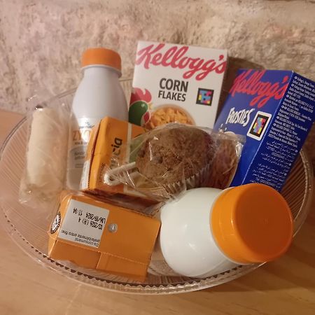 B & B La Grotta 比谢列 外观 照片