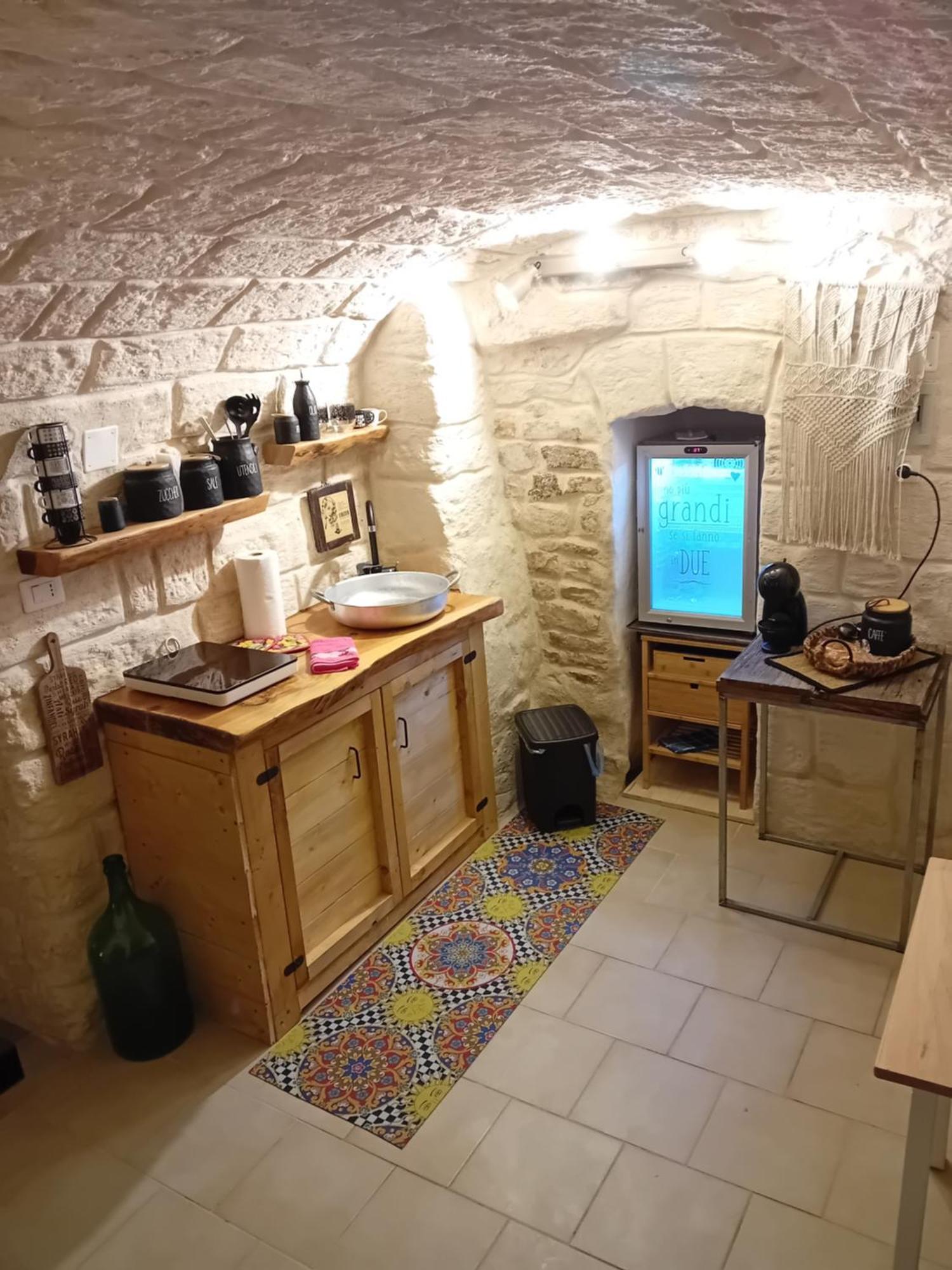 B & B La Grotta 比谢列 外观 照片