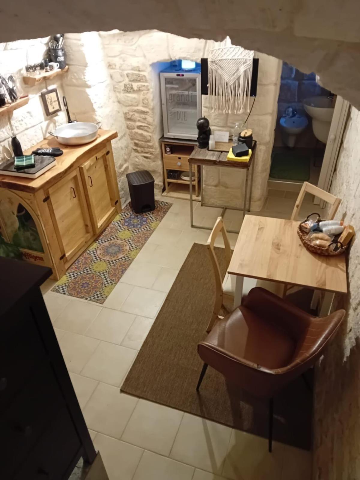 B & B La Grotta 比谢列 外观 照片