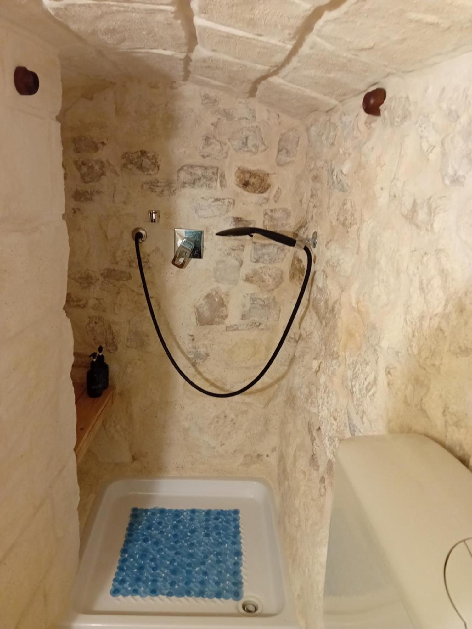 B & B La Grotta 比谢列 外观 照片